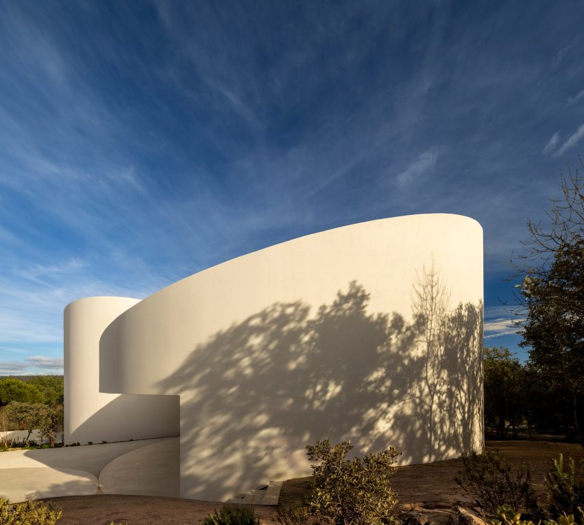 House in Las Rozas by Fran Silvestre Arquitectos