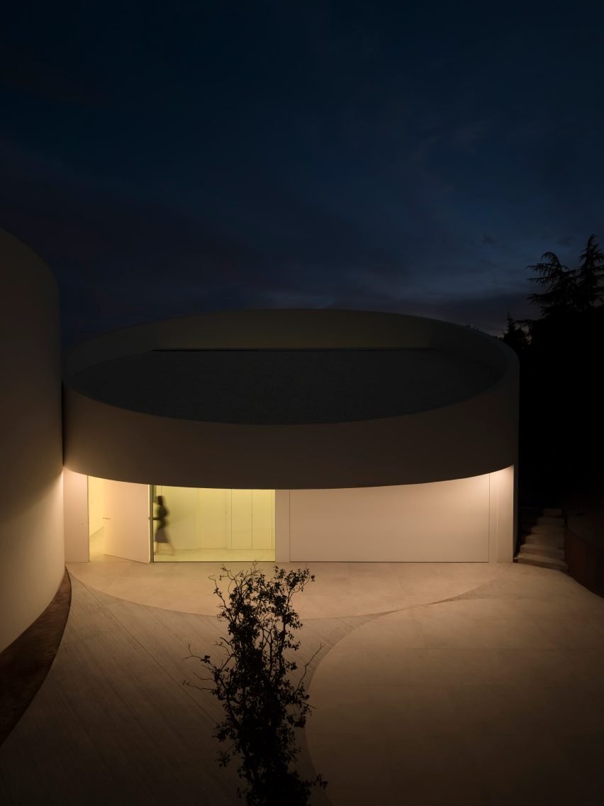 House in Las Rozas by Fran Silvestre Arquitectos