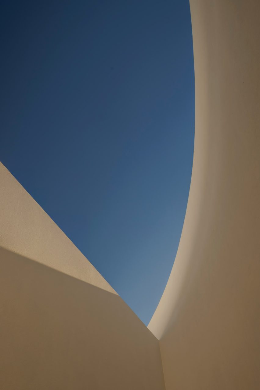 House in Las Rozas by Fran Silvestre Arquitectos
