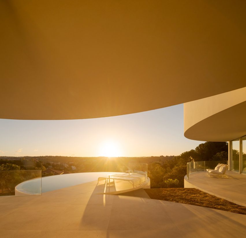 House in Las Rozas by Fran Silvestre Arquitectos