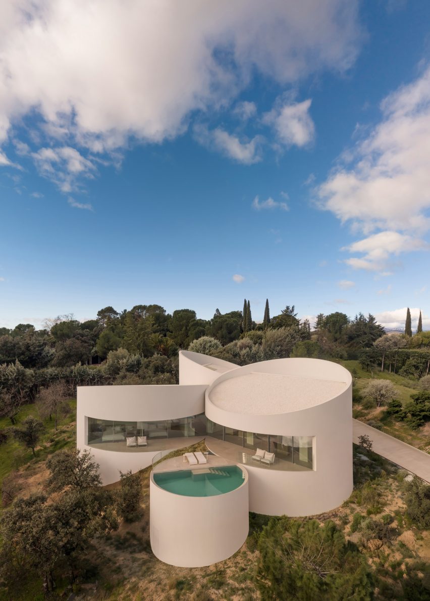 House in Las Rozas by Fran Silvestre Arquitectos