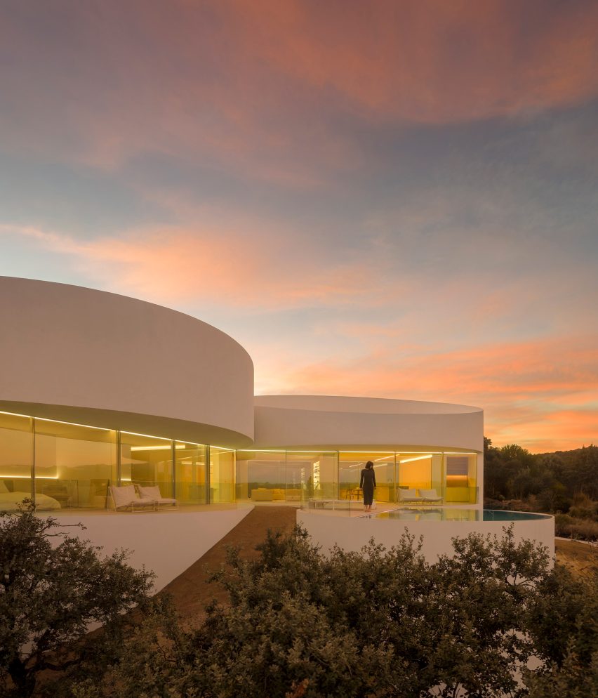 House in Las Rozas by Fran Silvestre Arquitectos