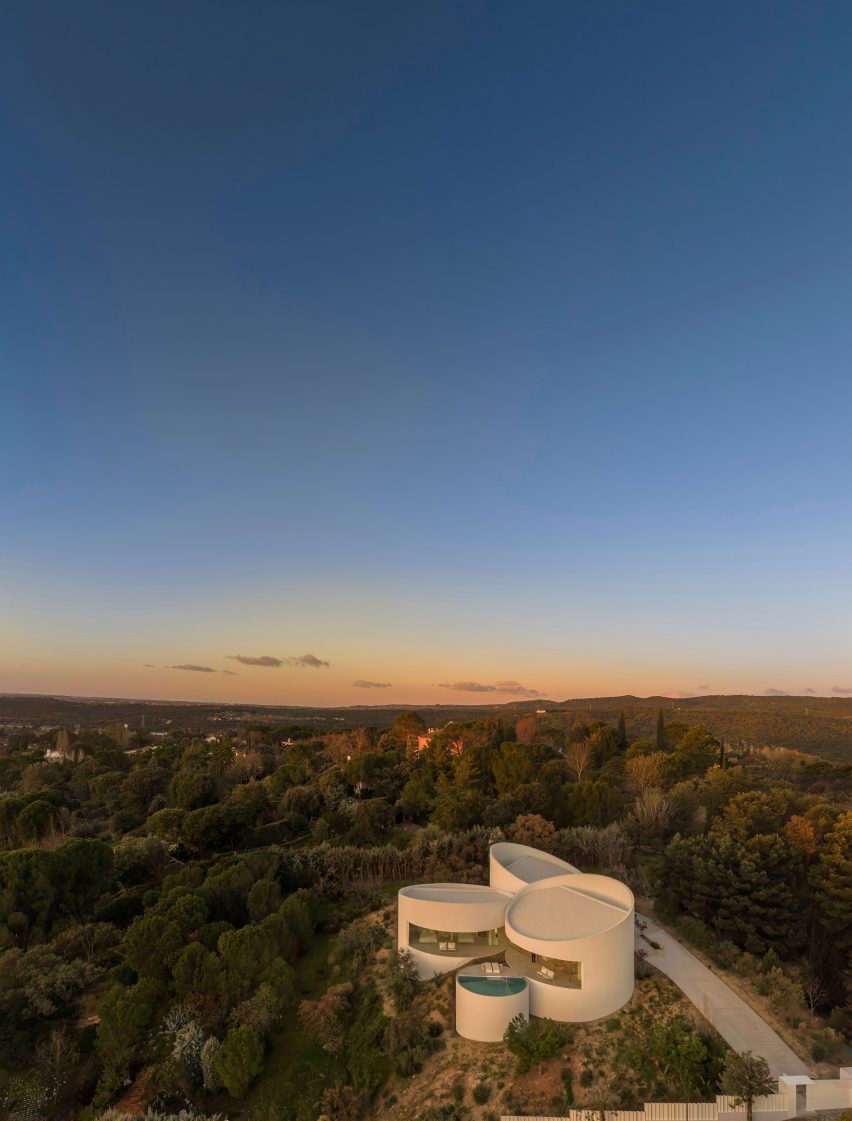 House in Las Rozas by Fran Silvestre Arquitectos