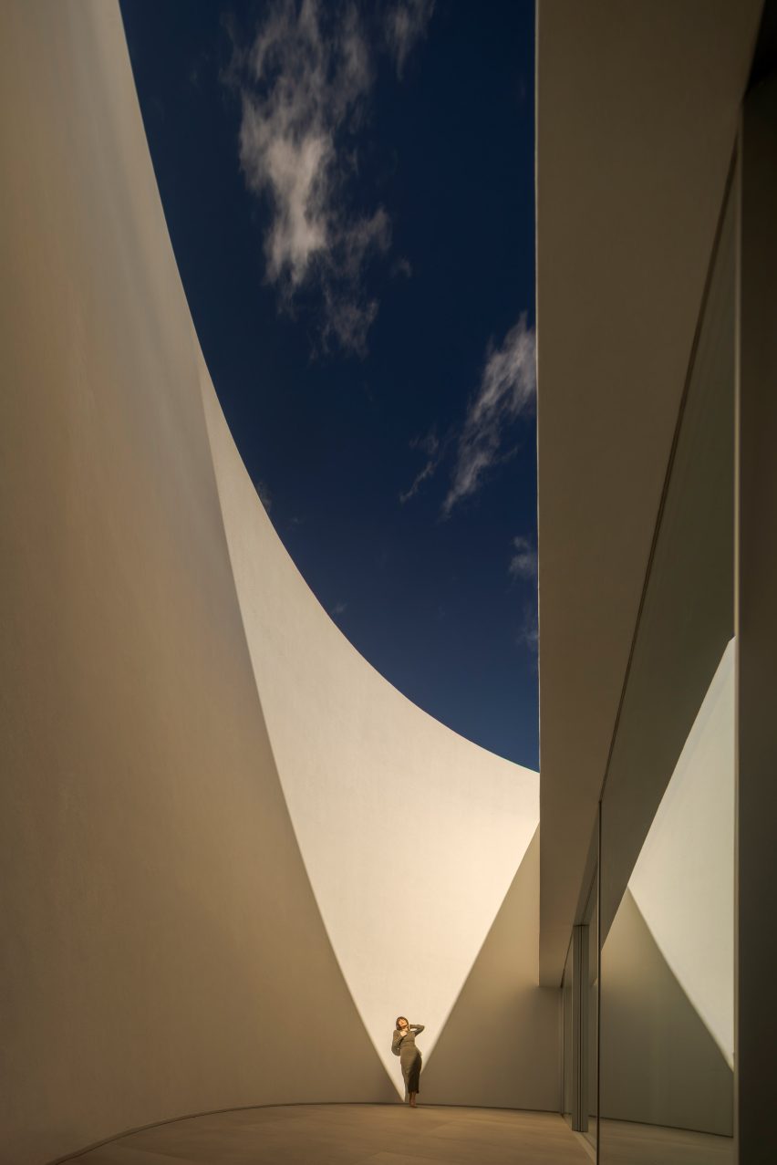 House in Las Rozas by Fran Silvestre Arquitectos