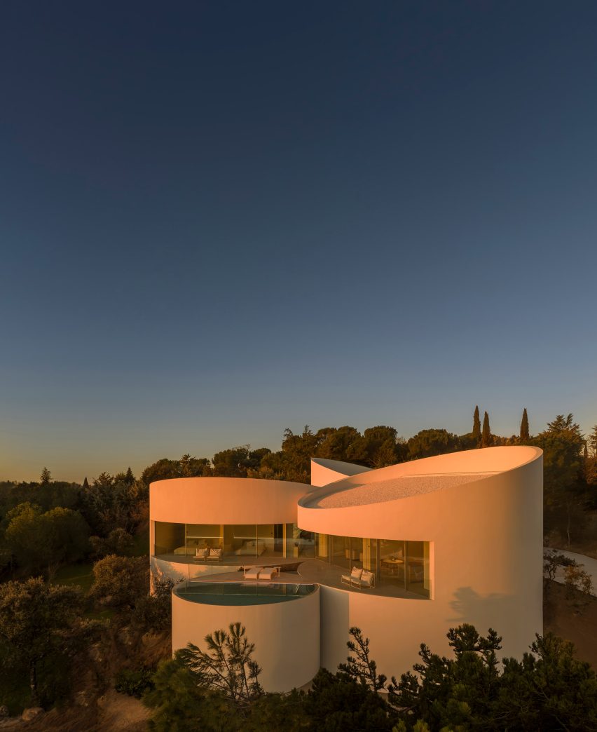 House in Las Rozas by Fran Silvestre Arquitectos