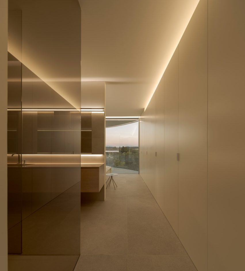 House in Las Rozas by Fran Silvestre Arquitectos
