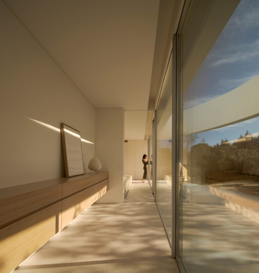 House in Las Rozas by Fran Silvestre Arquitectos