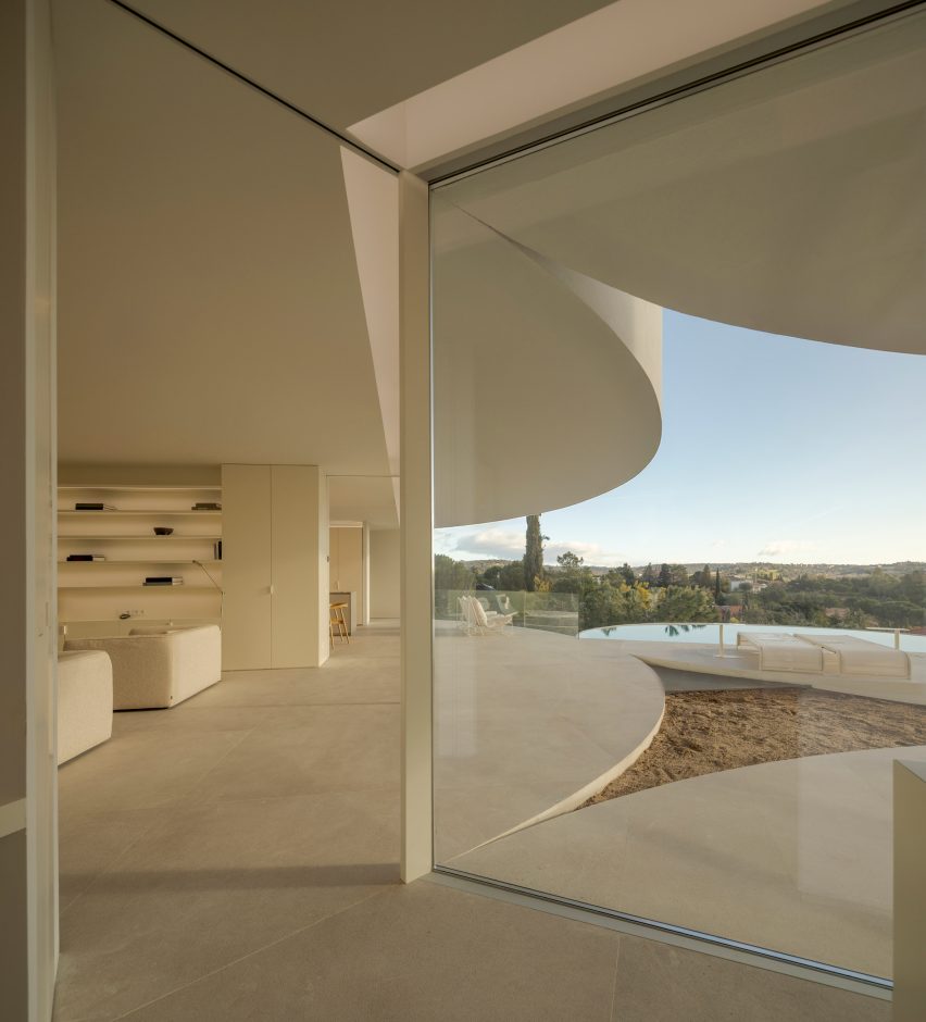 House in Las Rozas by Fran Silvestre Arquitectos
