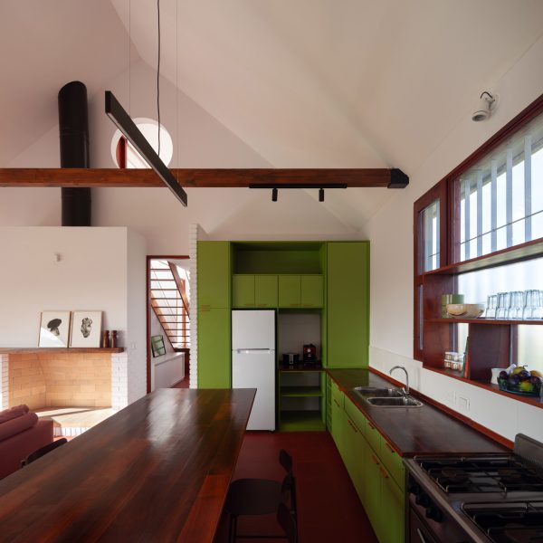Kitchen in a house in Argentina by Prim Estudio