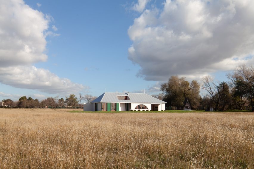 Los Tigres house in Argentina by Prim Estudio