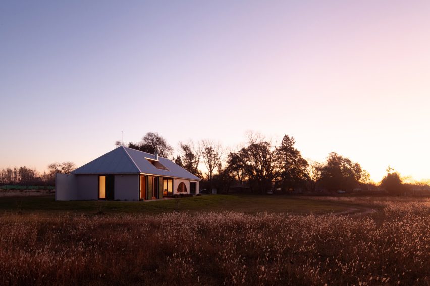 Los Tigres house in Argentina by Prim Estudio