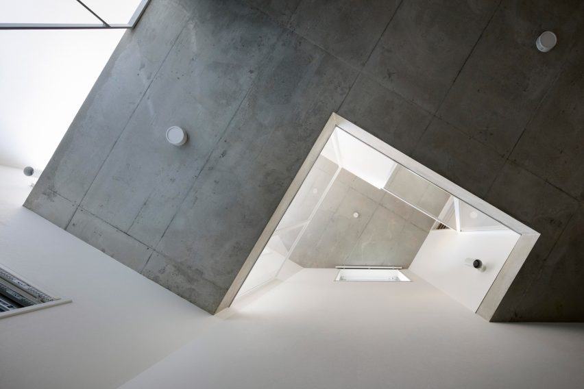 Shin Nakano Trapezoidal by Ryuichi Sasaki Architecture