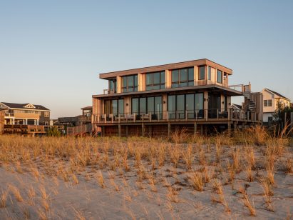 Surf Road House by Coughlin Scheel Architects