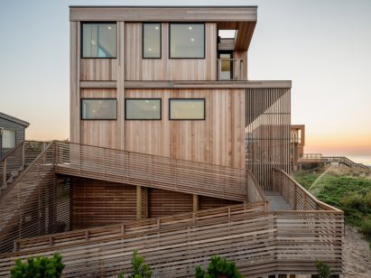 Surf Road House by Coughlin Scheel Architects