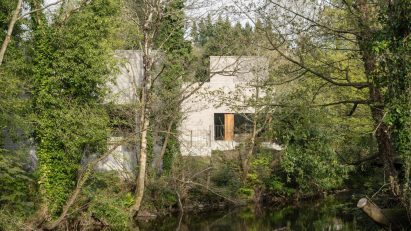 Monolithic house