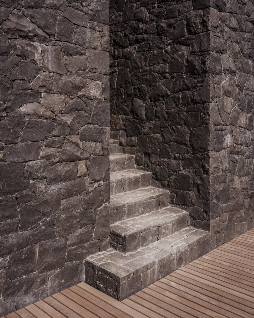 Think-Architecture-House-on-a-Slope