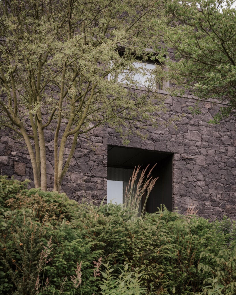 Think-Architecture-House-on-a-Slope