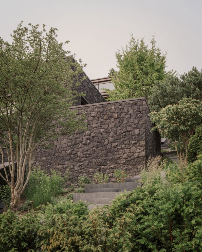 Think-Architecture-House-on-a-Slope