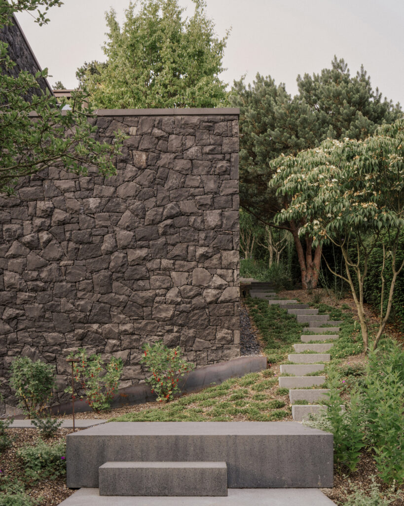 Think-Architecture-House-on-a-Slope