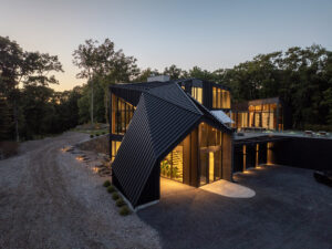 Aston Martin Slyvan Rock Residence