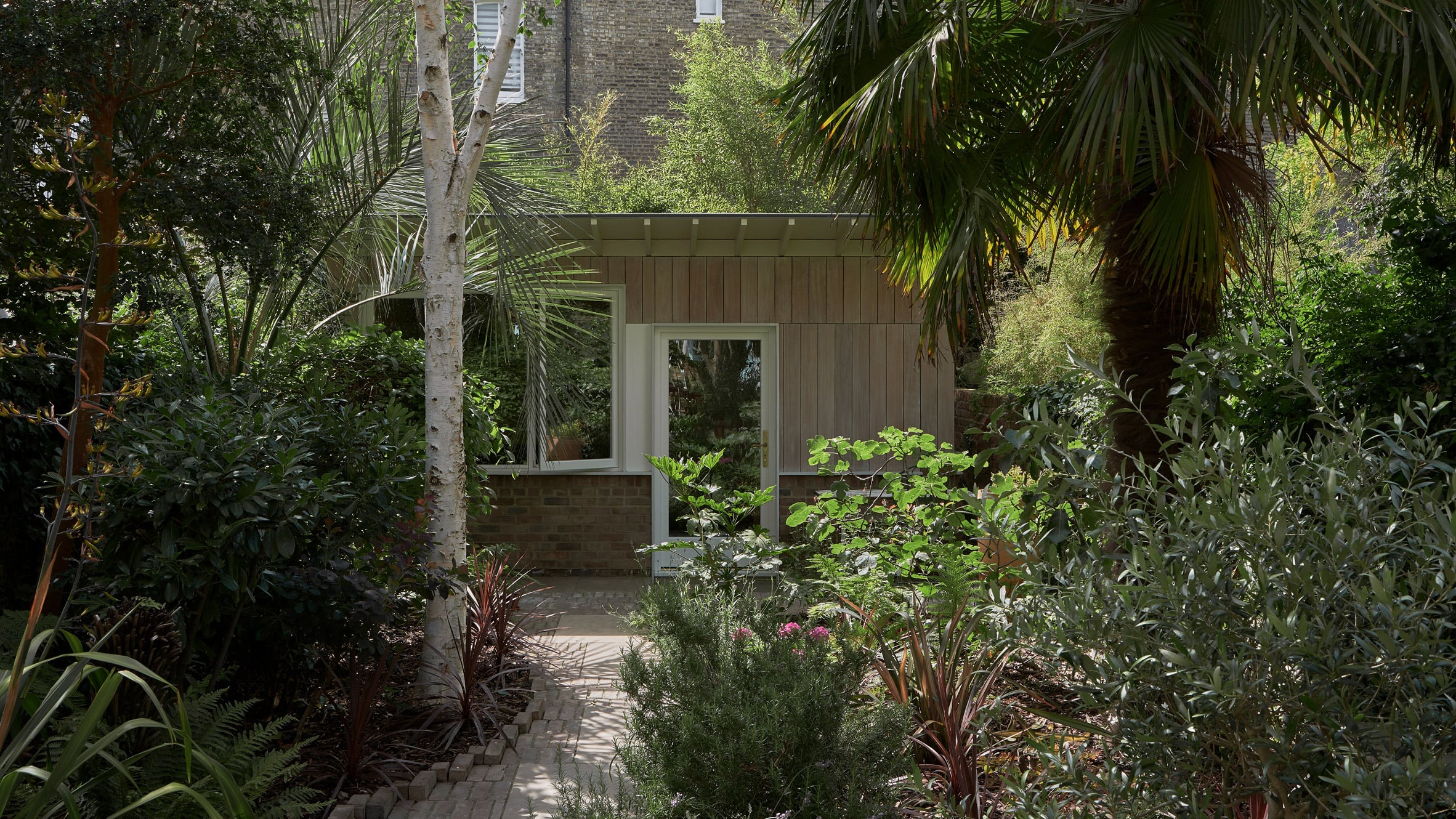 O'Sullivan Skoufoglou Architects creates “quiet yet present” garden studio in London