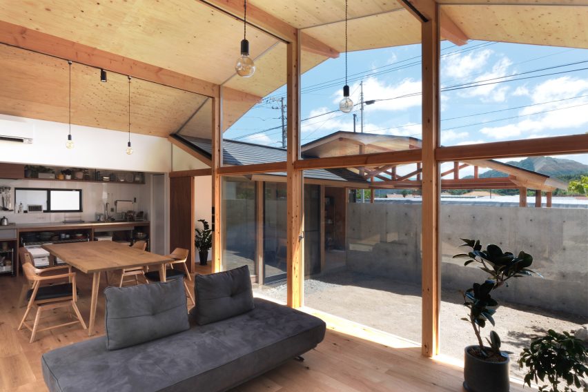 House in Yakami by Enter-Archi