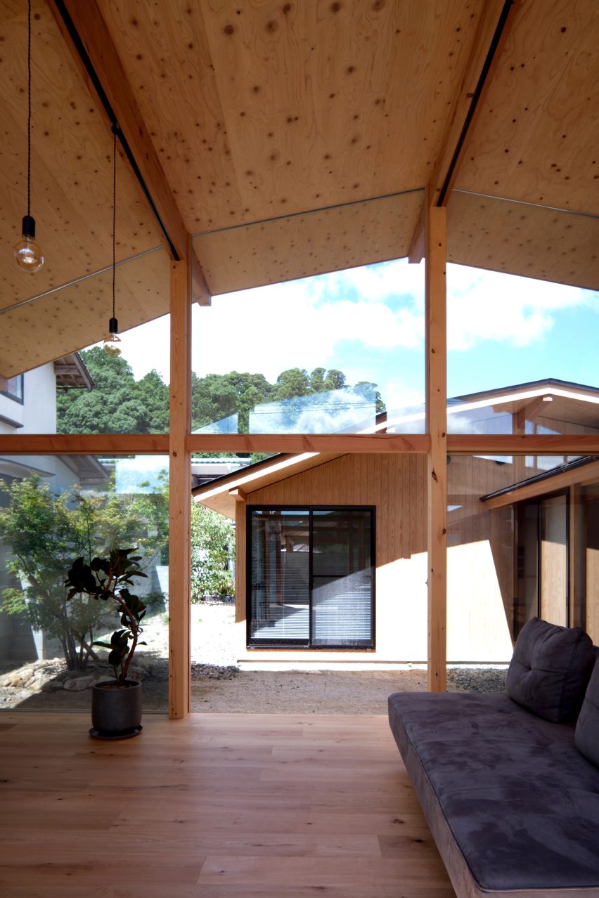 House in Yakami by Enter-Archi