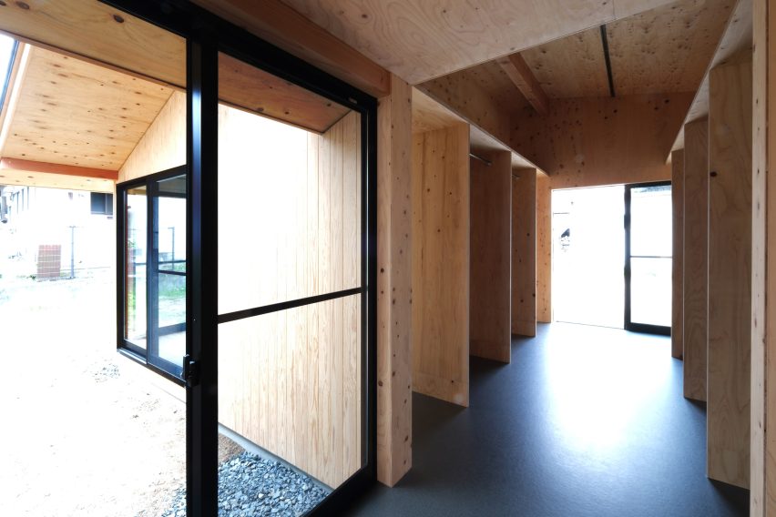 House in Yakami by Enter-Archi