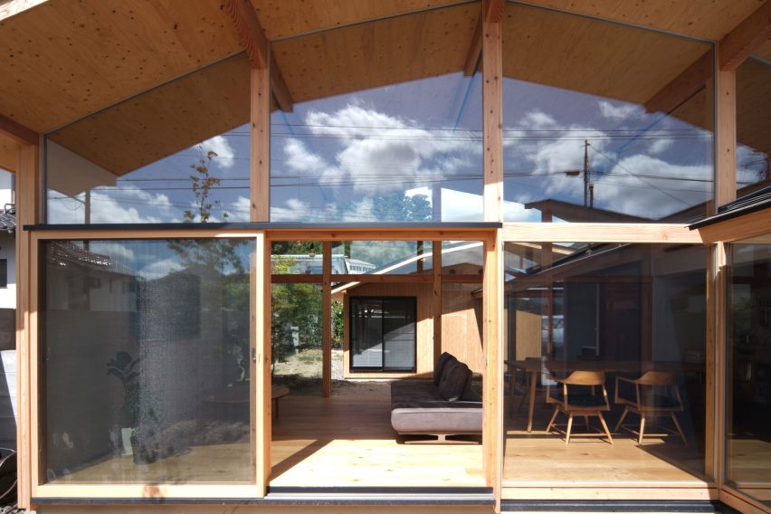 House in Yakami by Enter-Archi