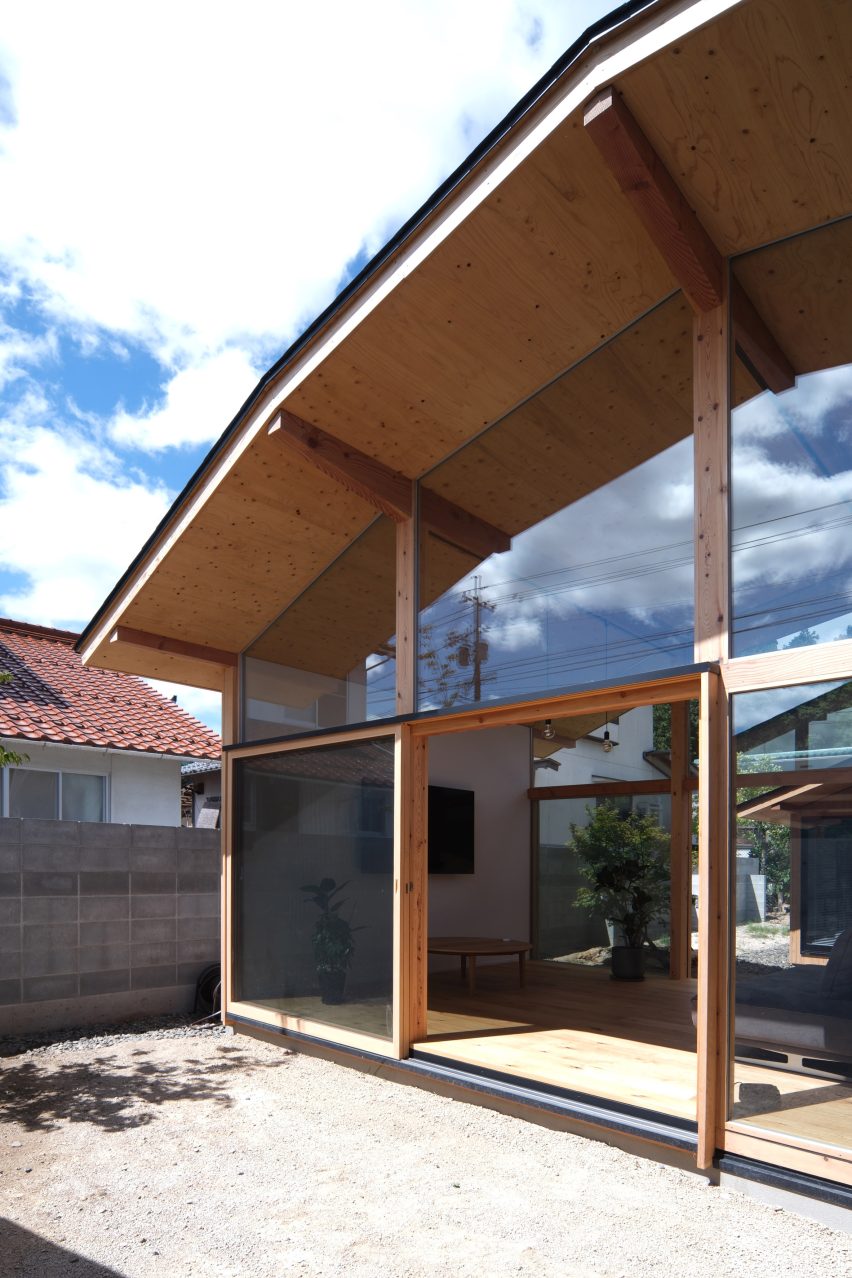 House in Yakami by Enter-Archi
