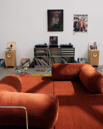 Teddy sofa as conversation pit