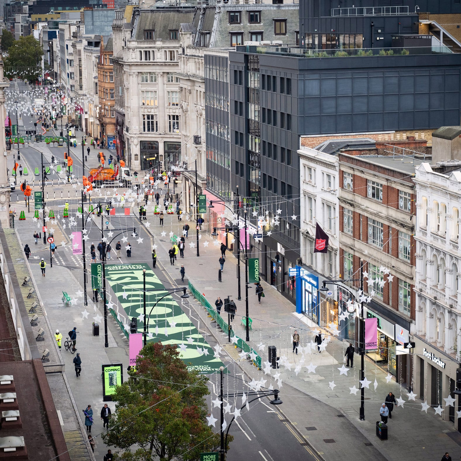 Oxford Street goes car-free for almost a kilometre