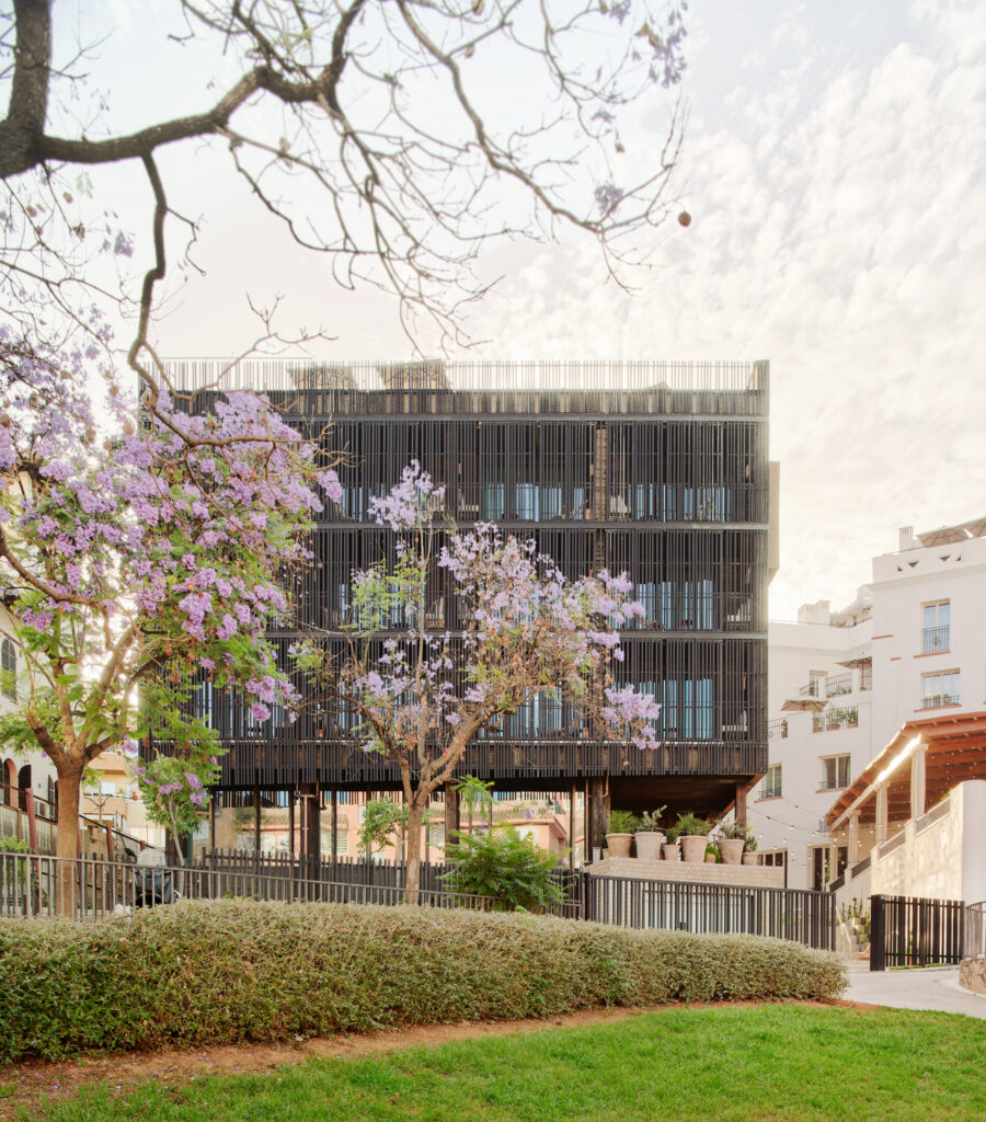 New building of Terreno Barrio Hotel in Palma by OHLAB
