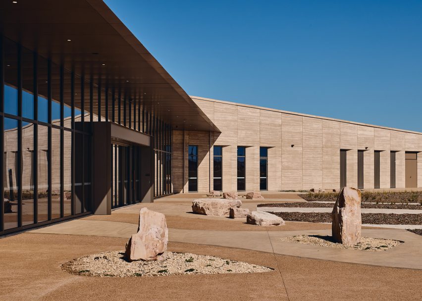Twelve Apostles visitor centre by Grimshaw