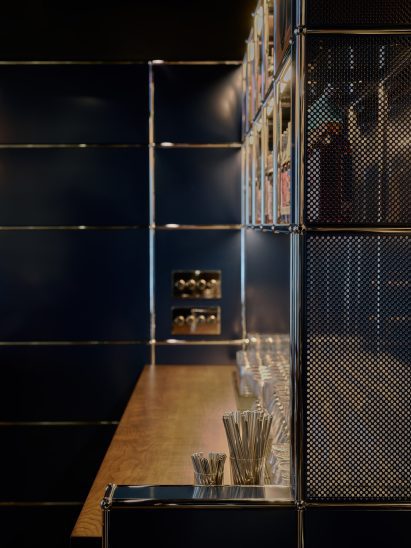 VV's cocktail bar